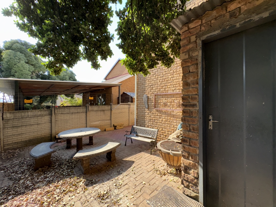 4 Bedroom Property for Sale in Heuwelsig North West